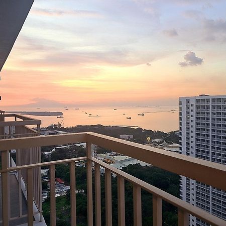 Cozy Penthouse 2Br Suite W Balcony - Amazing Manila Bay View And City Skyline Near Moa Pasay Extérieur photo