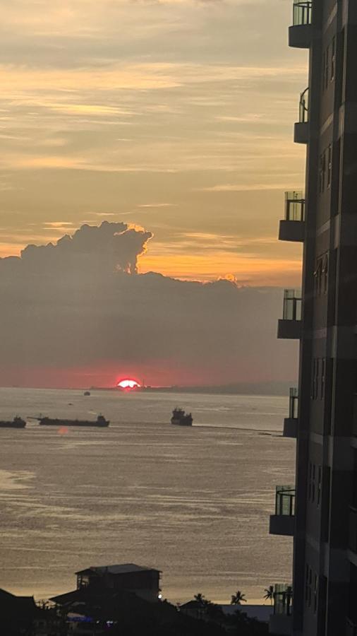 Cozy Penthouse 2Br Suite W Balcony - Amazing Manila Bay View And City Skyline Near Moa Pasay Extérieur photo